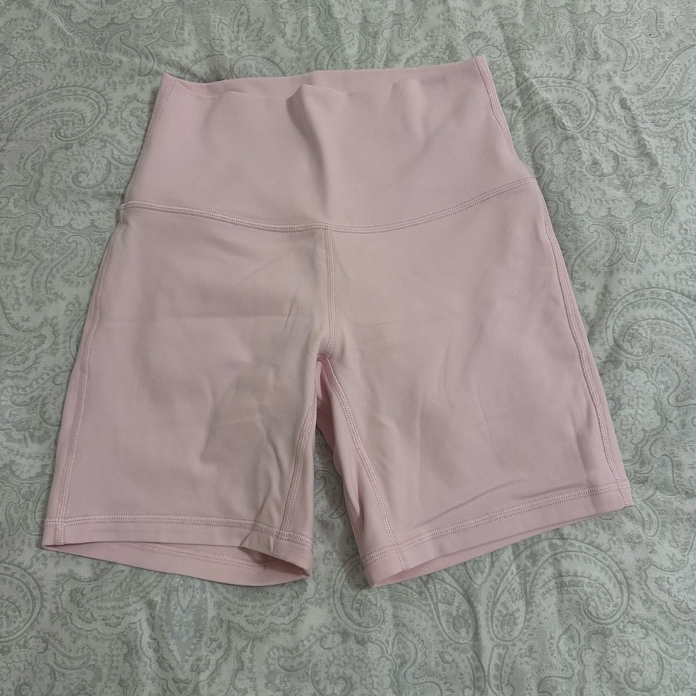 Lululemon strawberry milkshake Align High-Rise Short 6" size 4 EUC